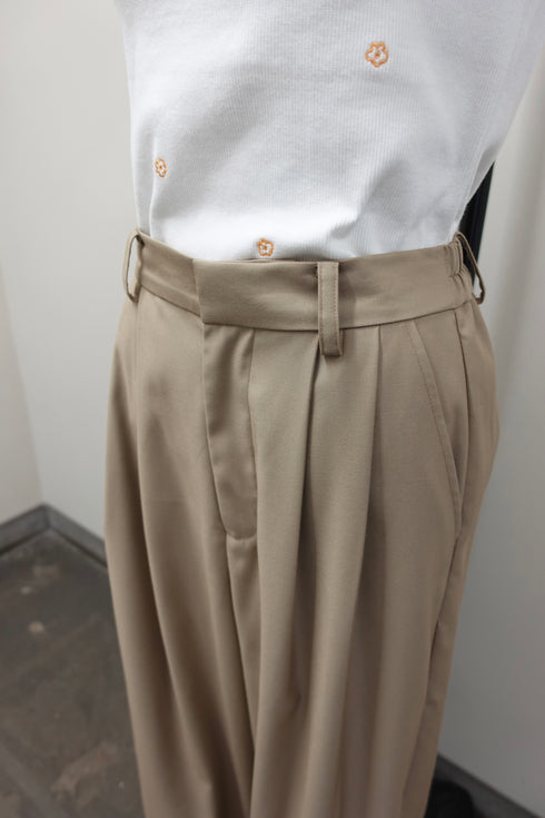 ボリュームスラックスパンツ